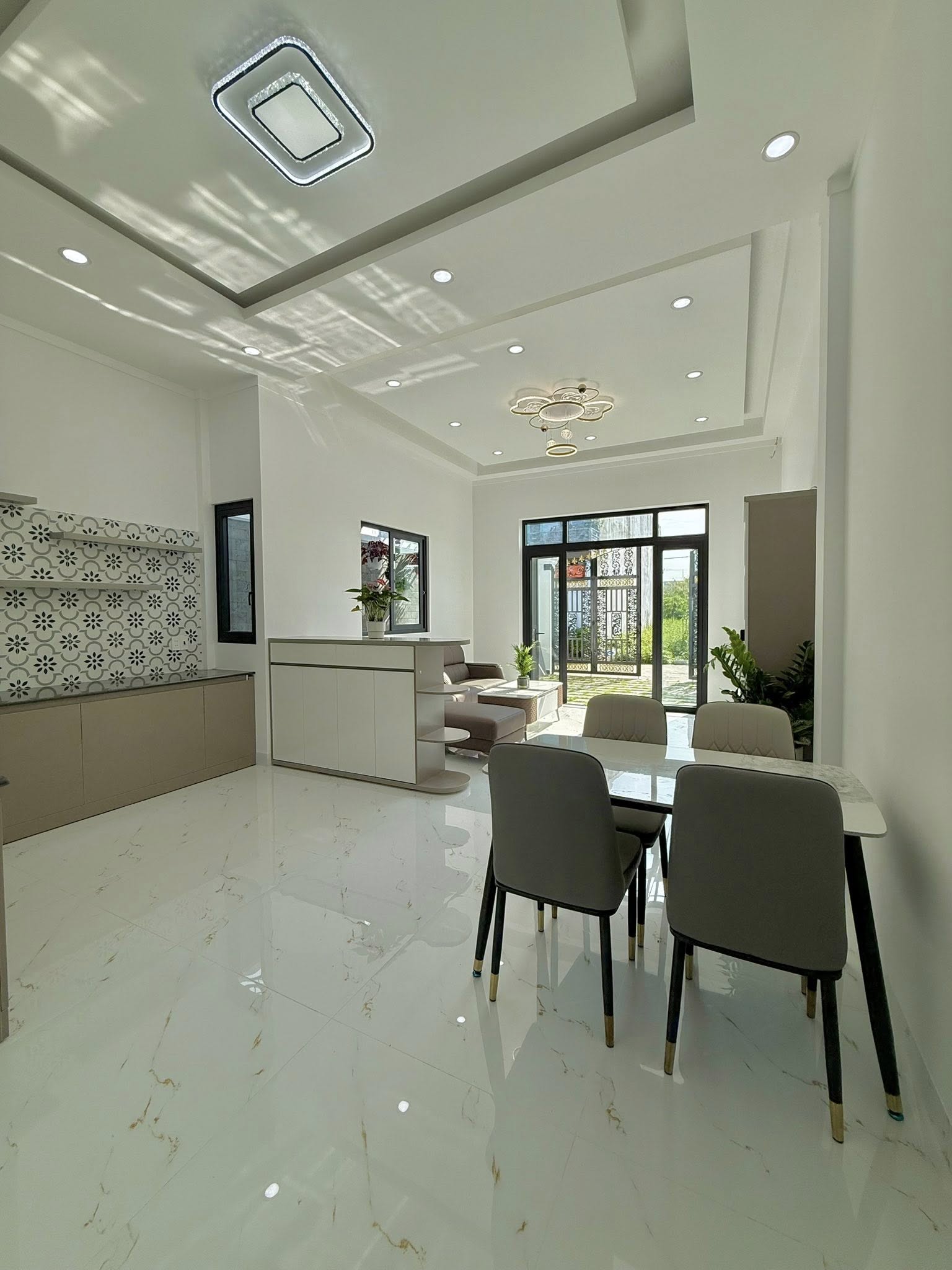 nha-pho-my-tho-thiet-ke-tan-co-dien-105m2