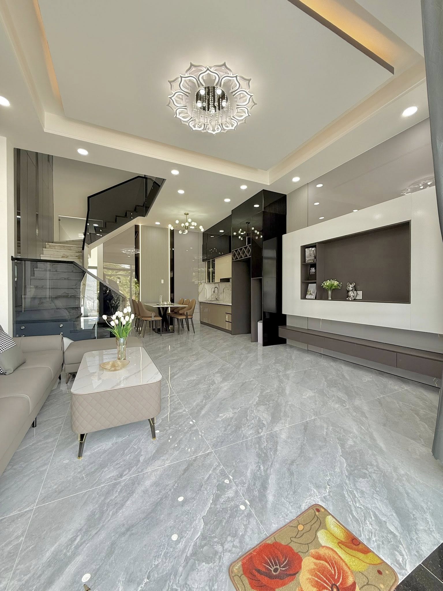 Nhà phố kinh doanh trung tâm Mỹ Tho thiết kế hiện đại