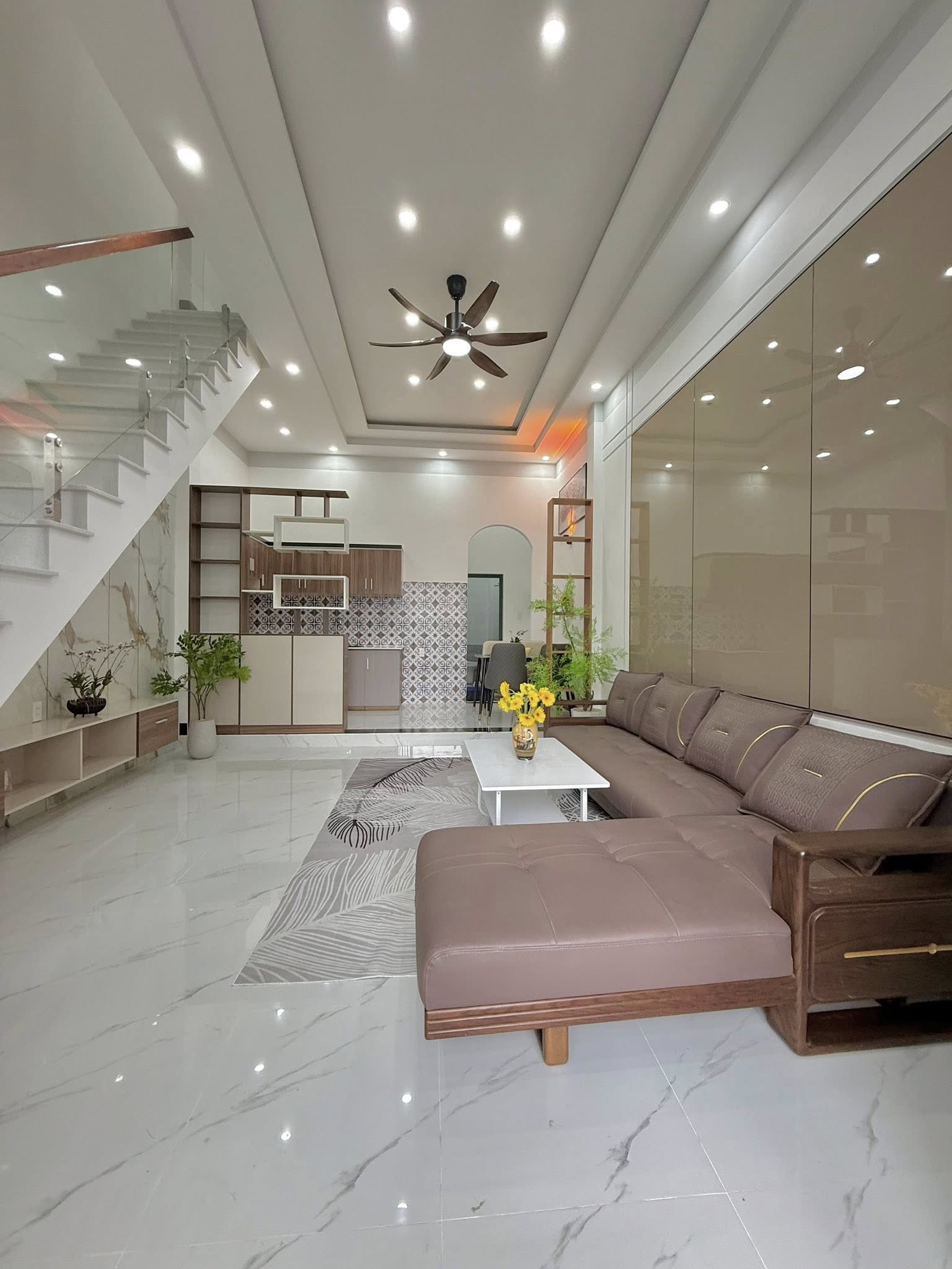 Nhà phố Mỹ Tho ngay trung tâm tại Phường 5 full nội thất