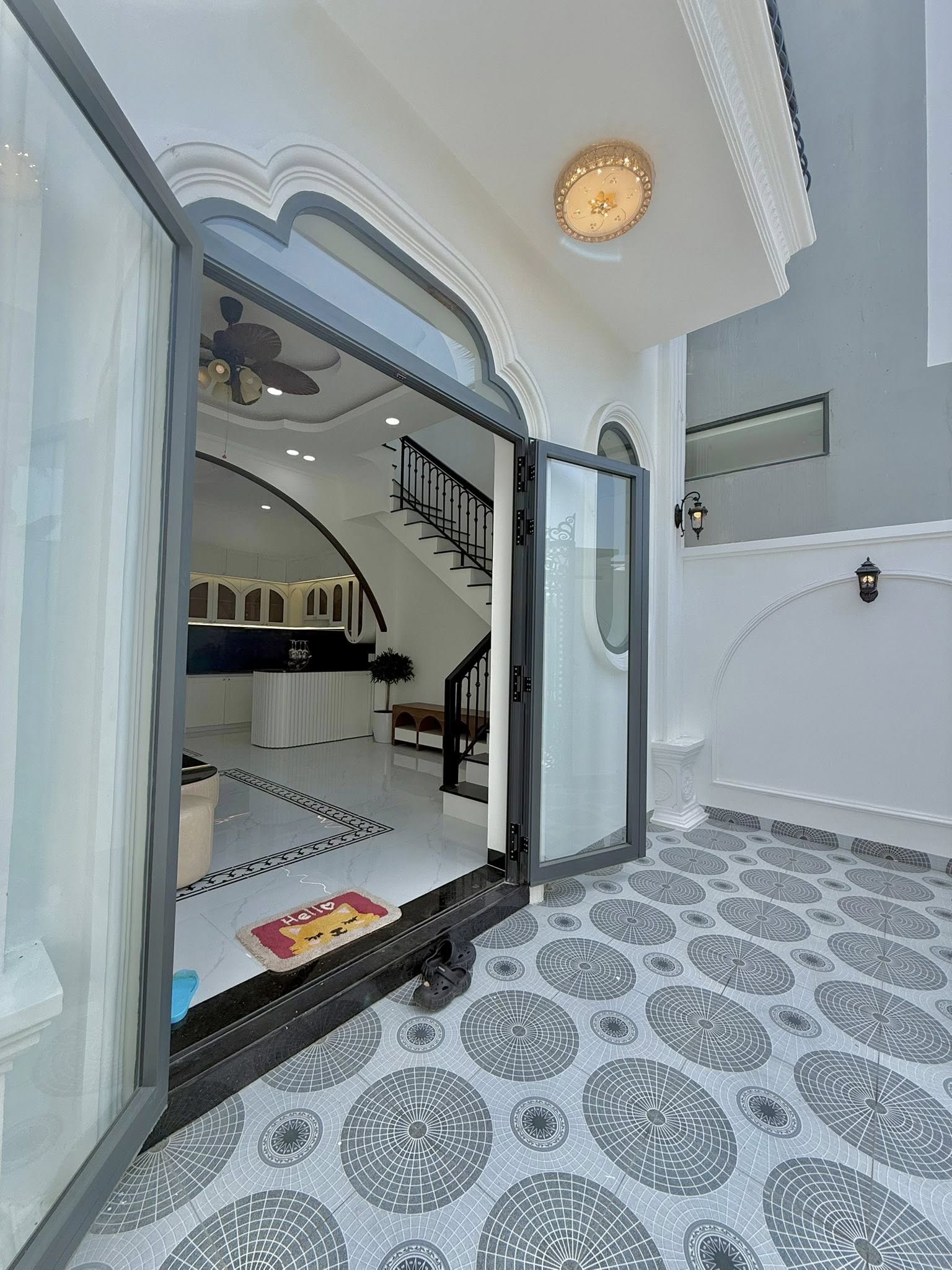 Nhà Phố Mỹ Phong Thiết Kế Tân Cổ Điển – Giá 2.09 Tỷ, Vào Ở Ngay!