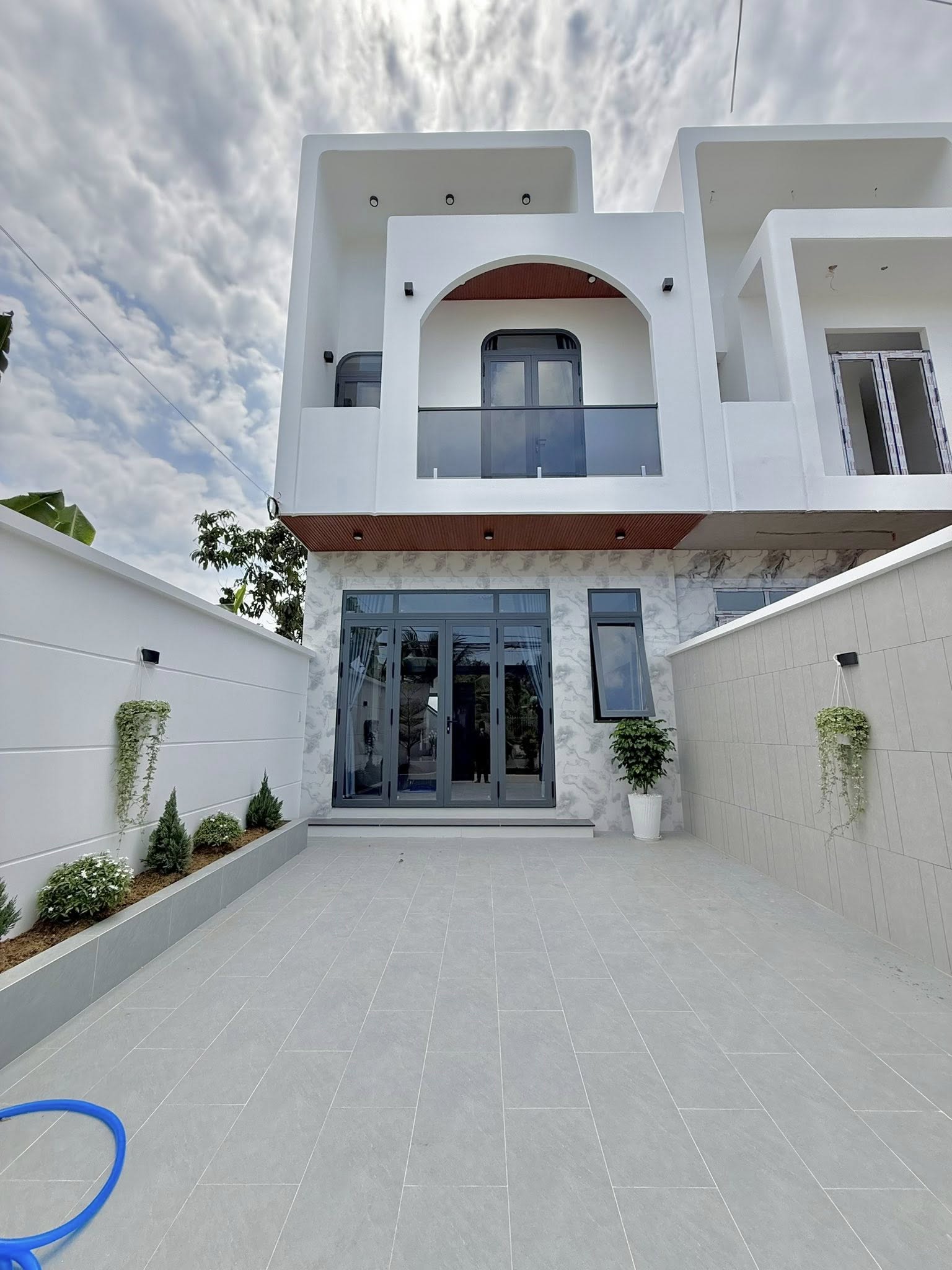 Nhà phố kinh doanh trung tâm Mỹ Tho thiết kế hiện đại
