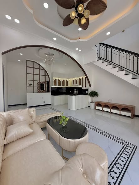 Nhà Phố Mỹ Phong Thiết Kế Tân Cổ Điển – Giá 2.09 Tỷ, Vào Ở Ngay!