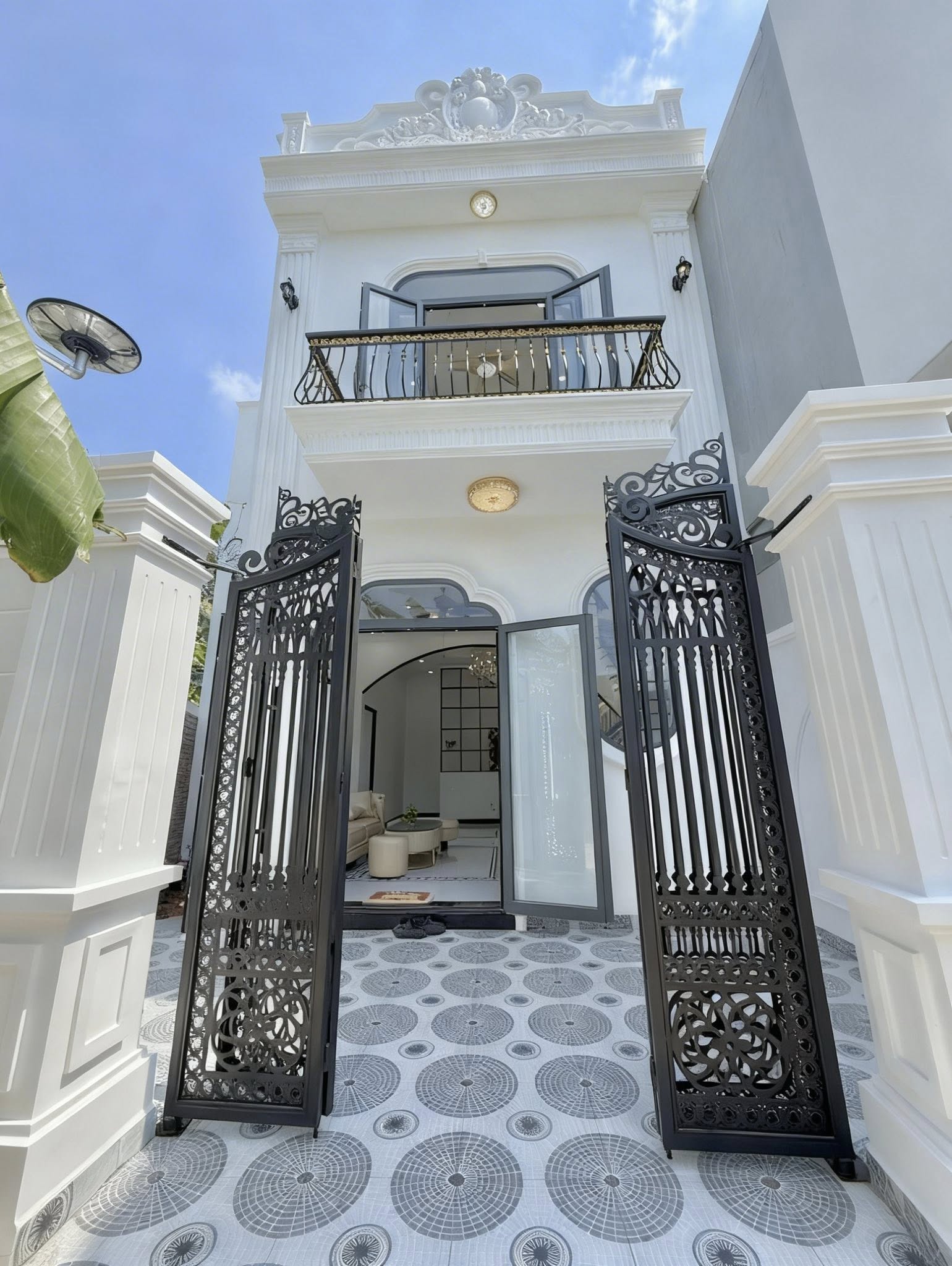 Nhà Phố Mỹ Phong Thiết Kế Tân Cổ Điển – Giá 2.09 Tỷ, Vào Ở Ngay!