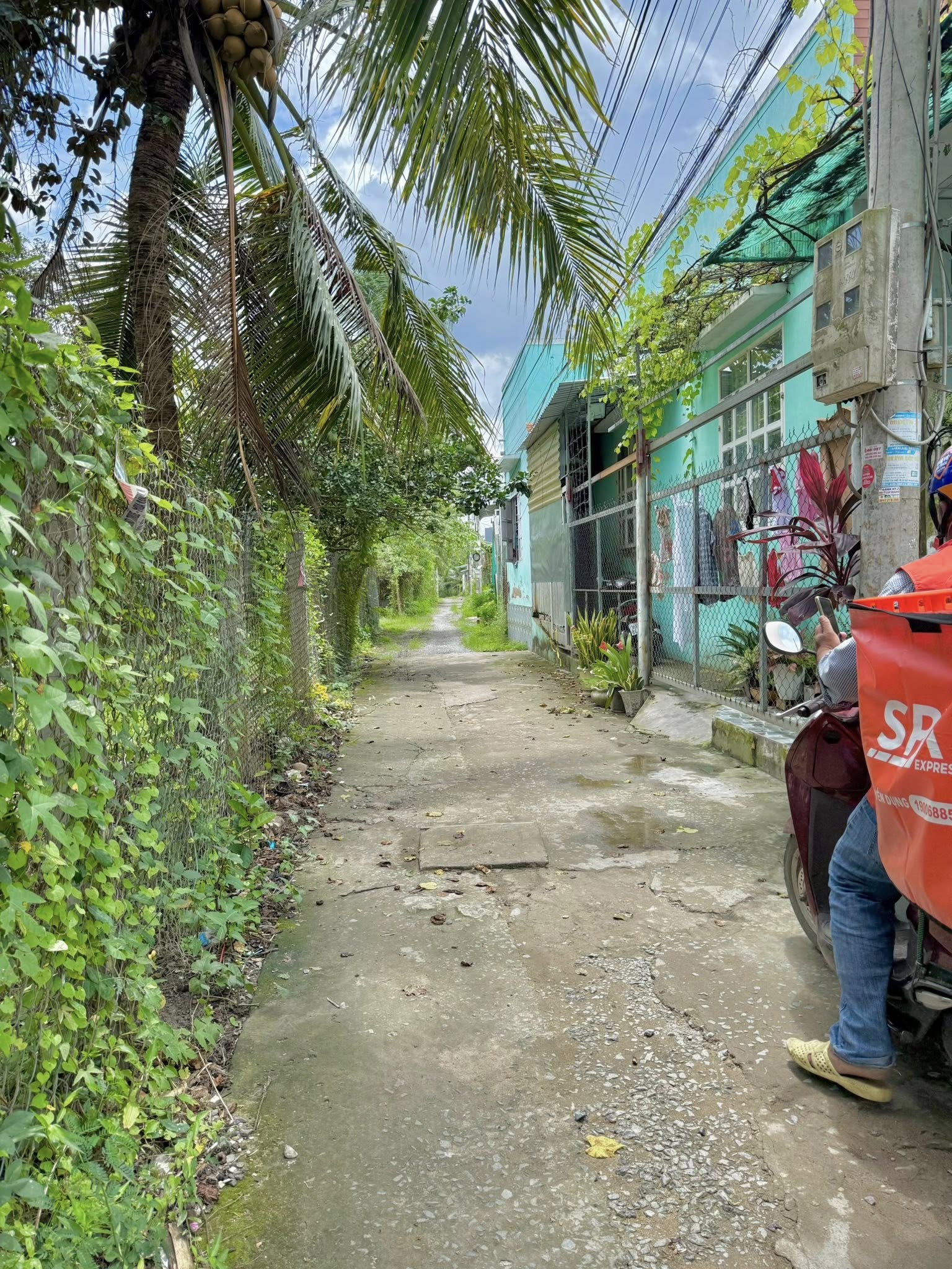 ban-dat-mat-tien-trung-an-goc-2-mat-tien-100m2