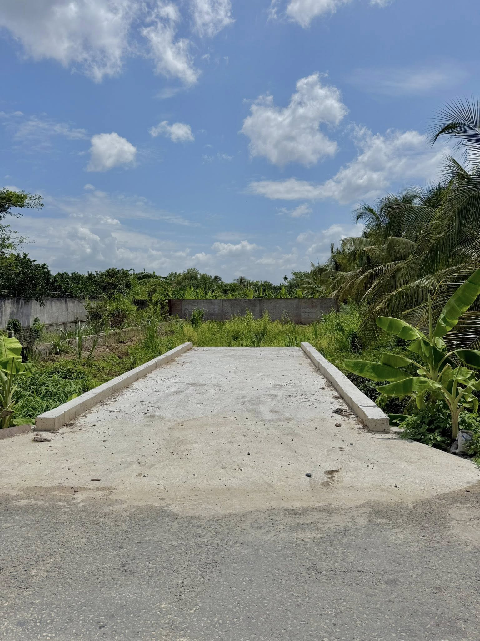 ban-dat-nen-mat-tien-duong-90c-300m2