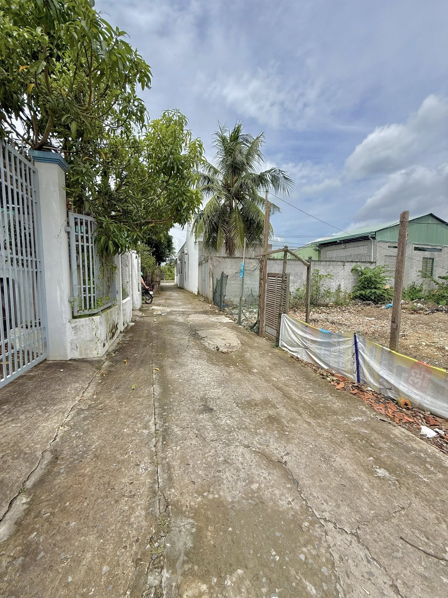 ban-dat-nen-my-phong-dep-gia-tot-gan-ubnd-135m2