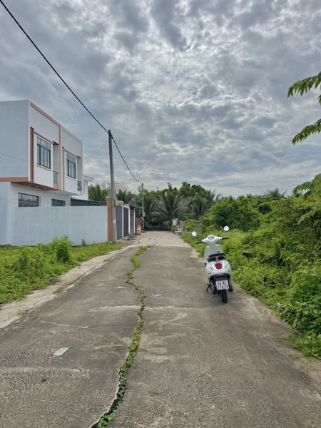 ban-dat-nen-my-phong-dep-vuong-vuc-100m2