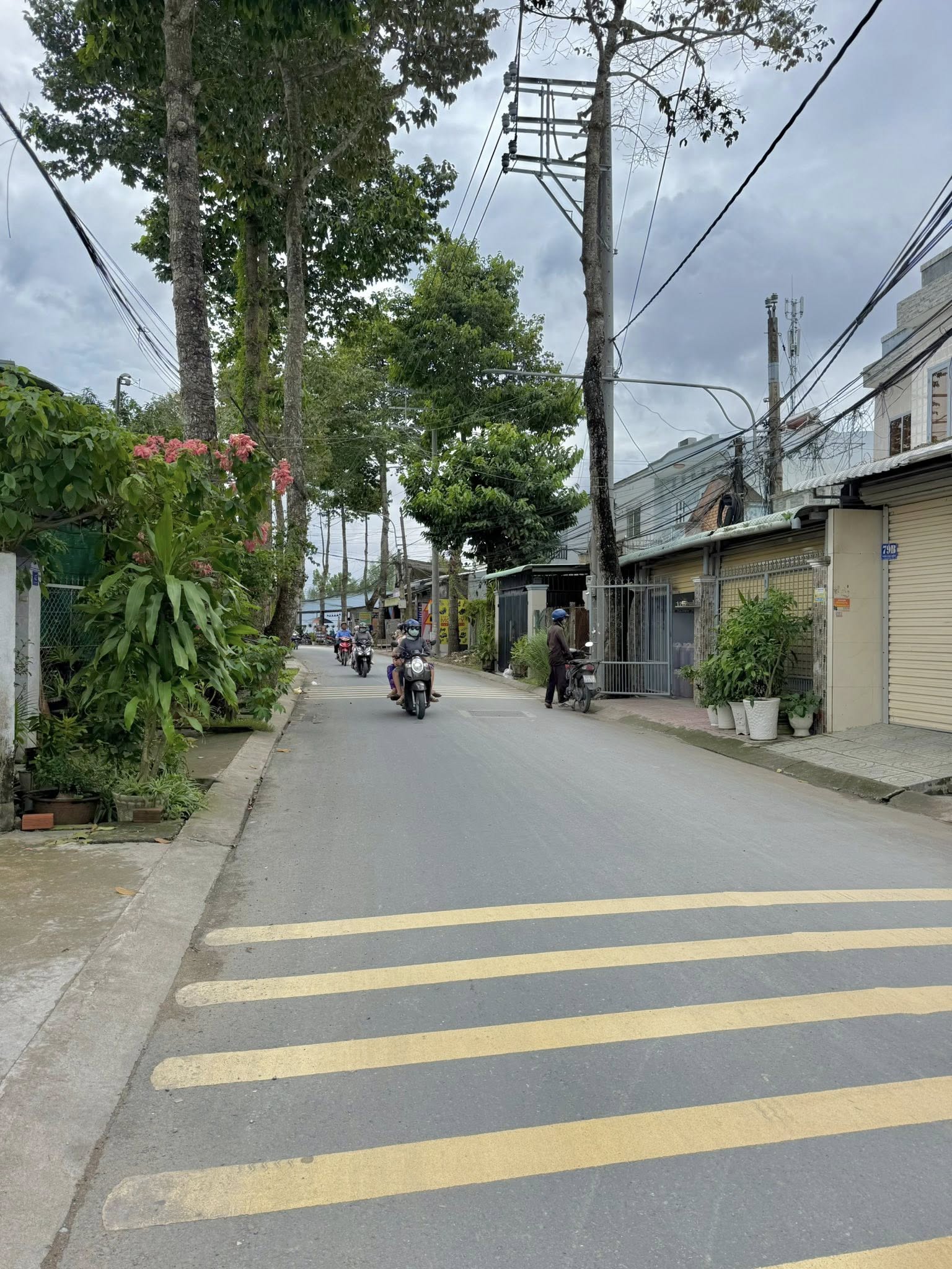 ban-dat-nen-trung-an-mat-tien-tran-van-hien-185m2