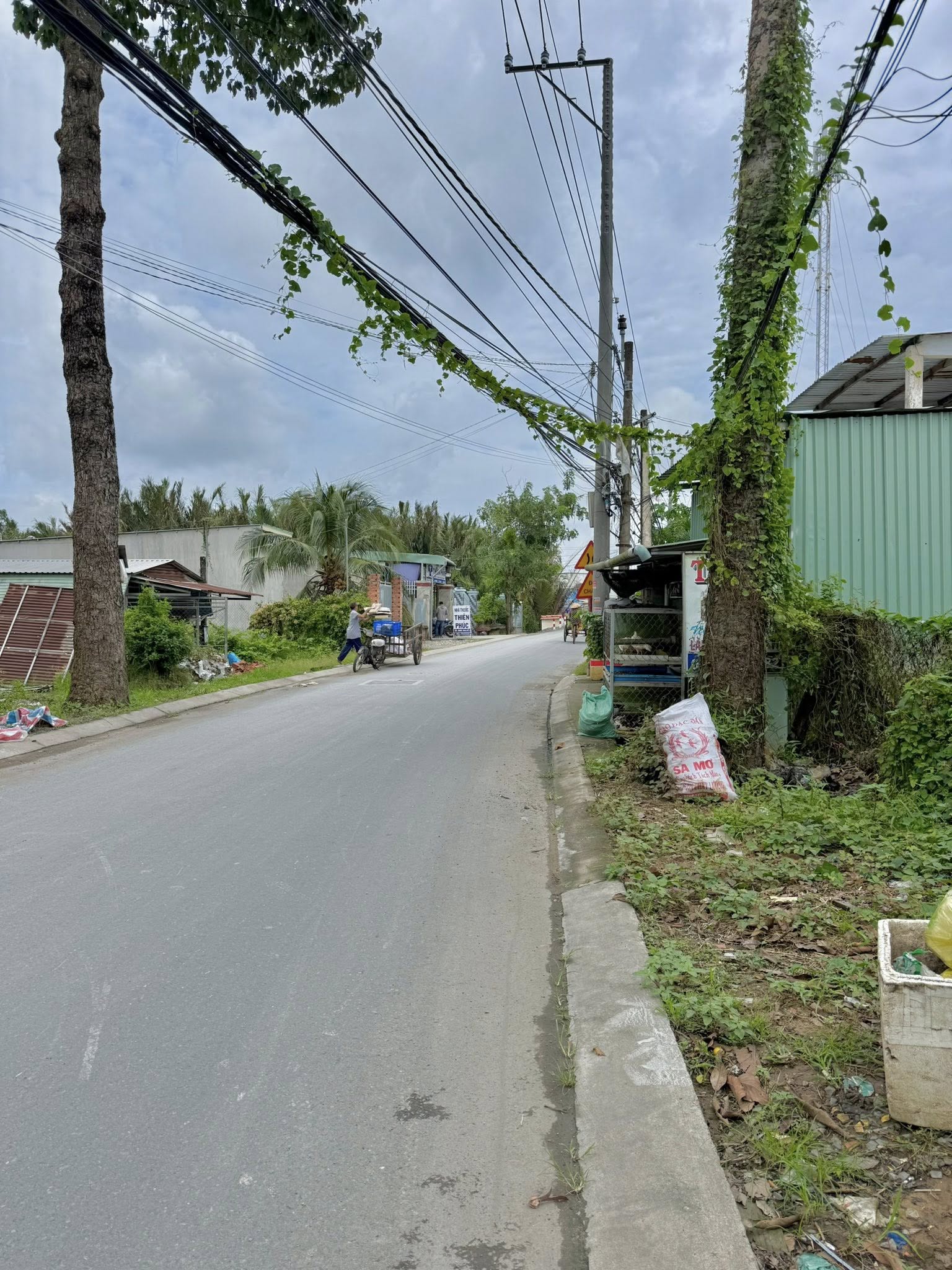 ban-dat-nen-trung-an-mat-tien-tran-van-hien-185m2