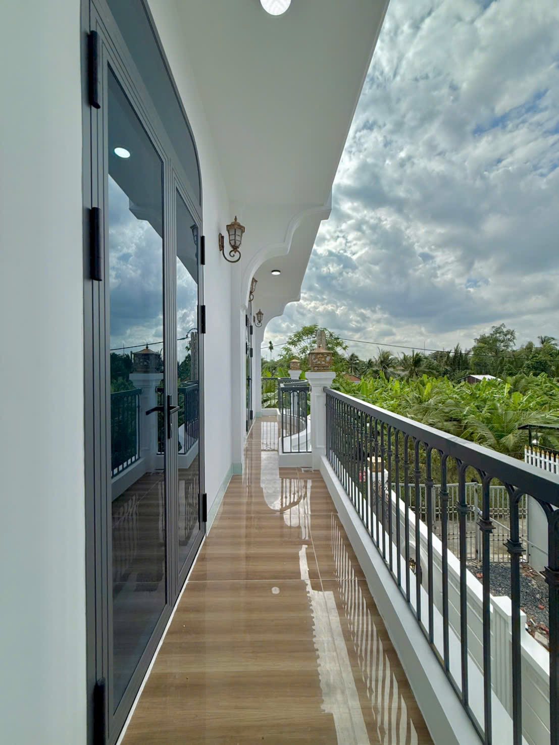 ban-nha-pho-dao-thanh-phong-cach-tan-co-dien-120m2