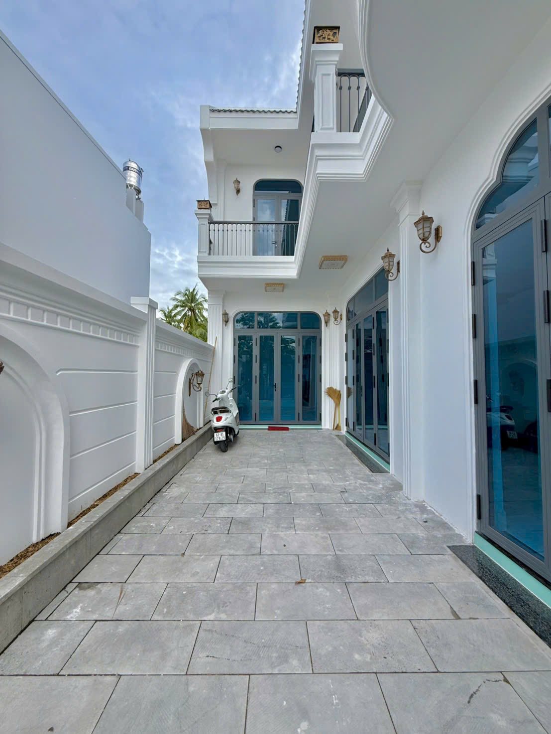 ban-nha-pho-dao-thanh-phong-cach-tan-co-dien-120m2