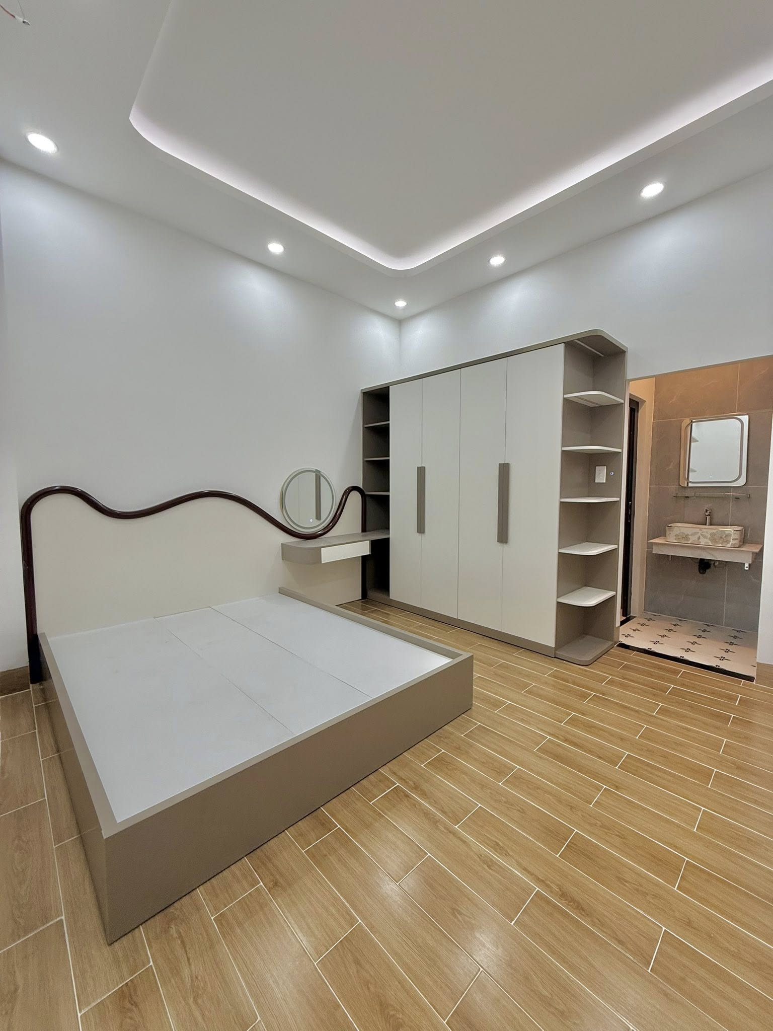 ban-nha-pho-dao-thanh-thiet-ke-tan-co-dien-68m2