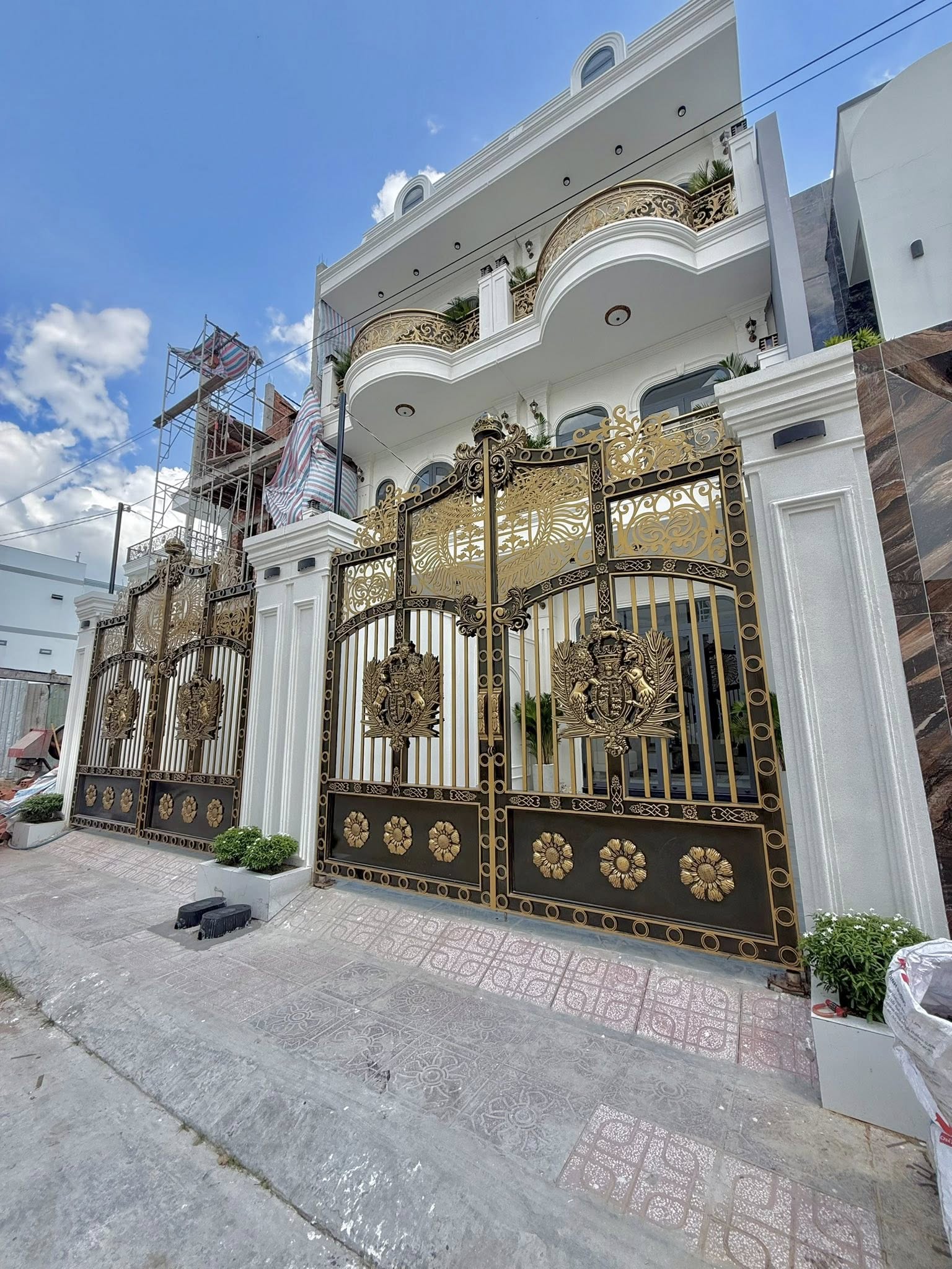 ban-nha-pho-dao-thanh-thiet-ke-tan-co-dien-68m2