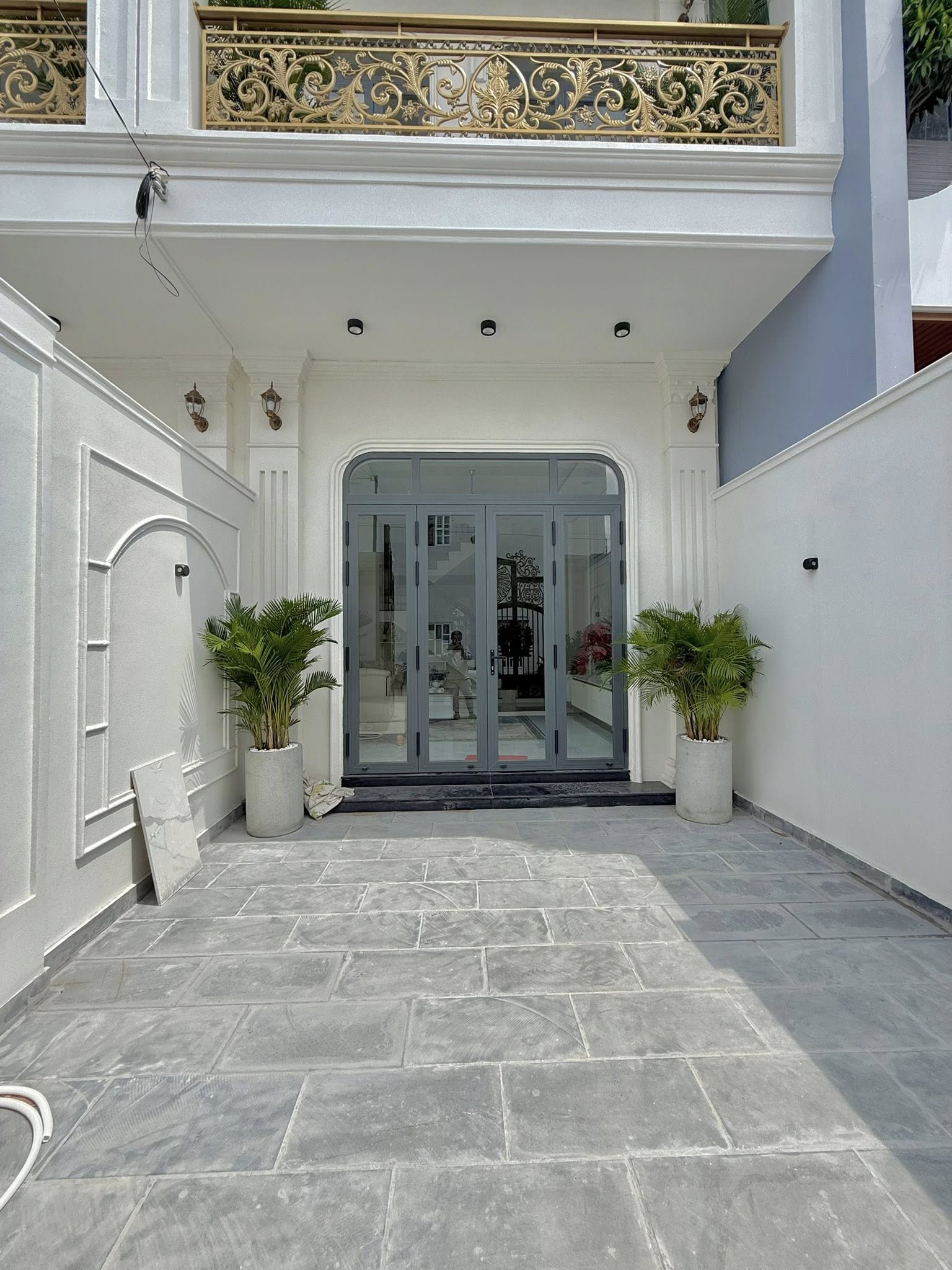 ban-nha-pho-dao-thanh-thiet-ke-tan-co-dien-68m2