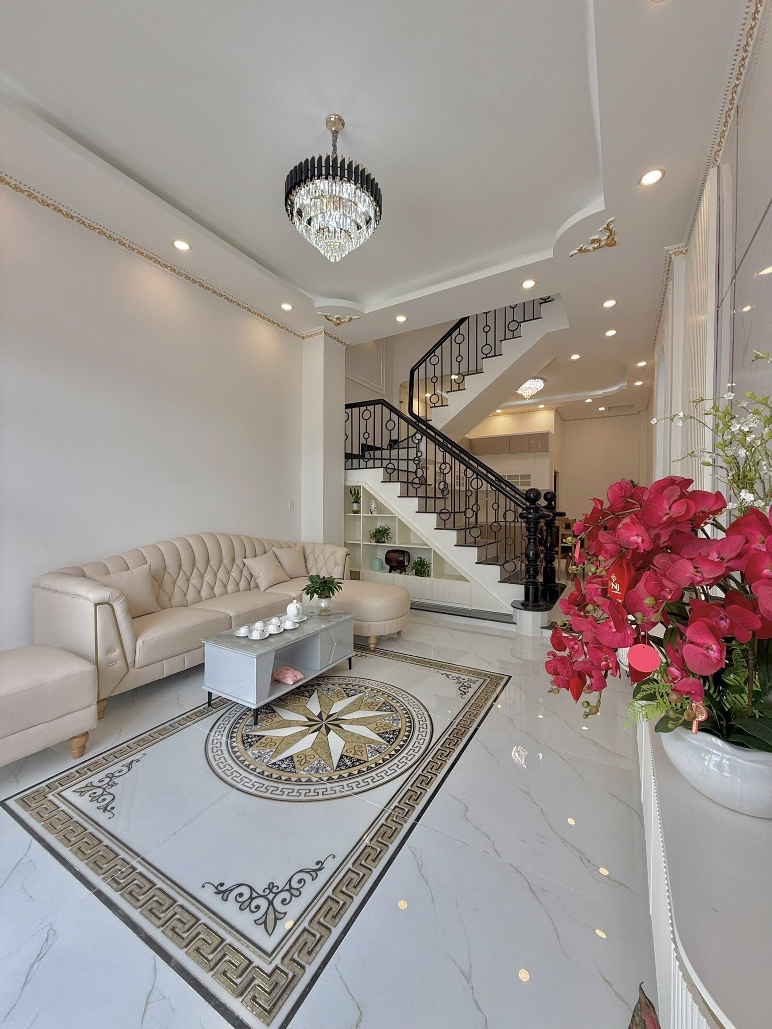 ban-nha-pho-dao-thanh-thiet-ke-tan-co-dien-68m2