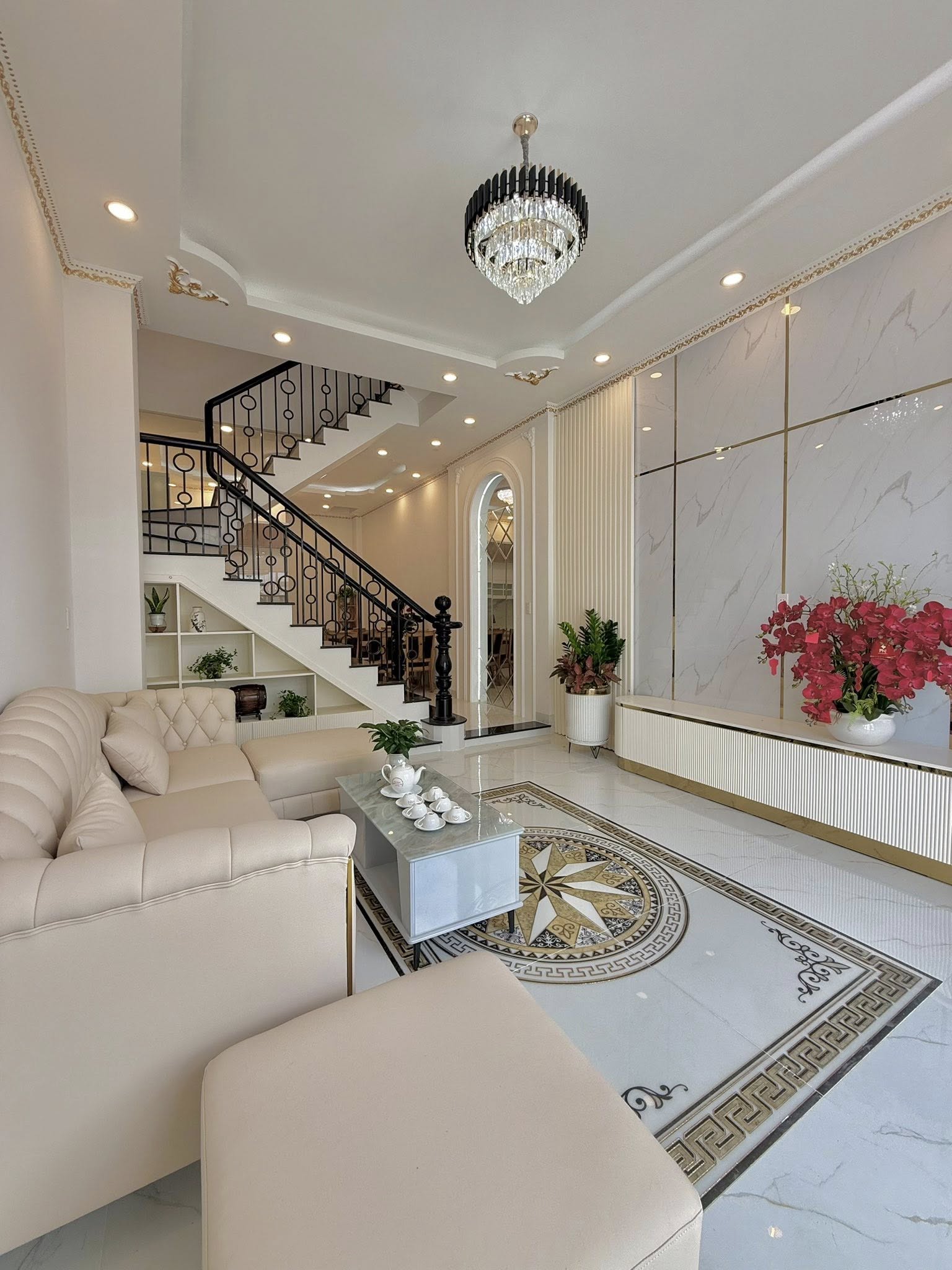 ban-nha-pho-dao-thanh-thiet-ke-tan-co-dien-68m2