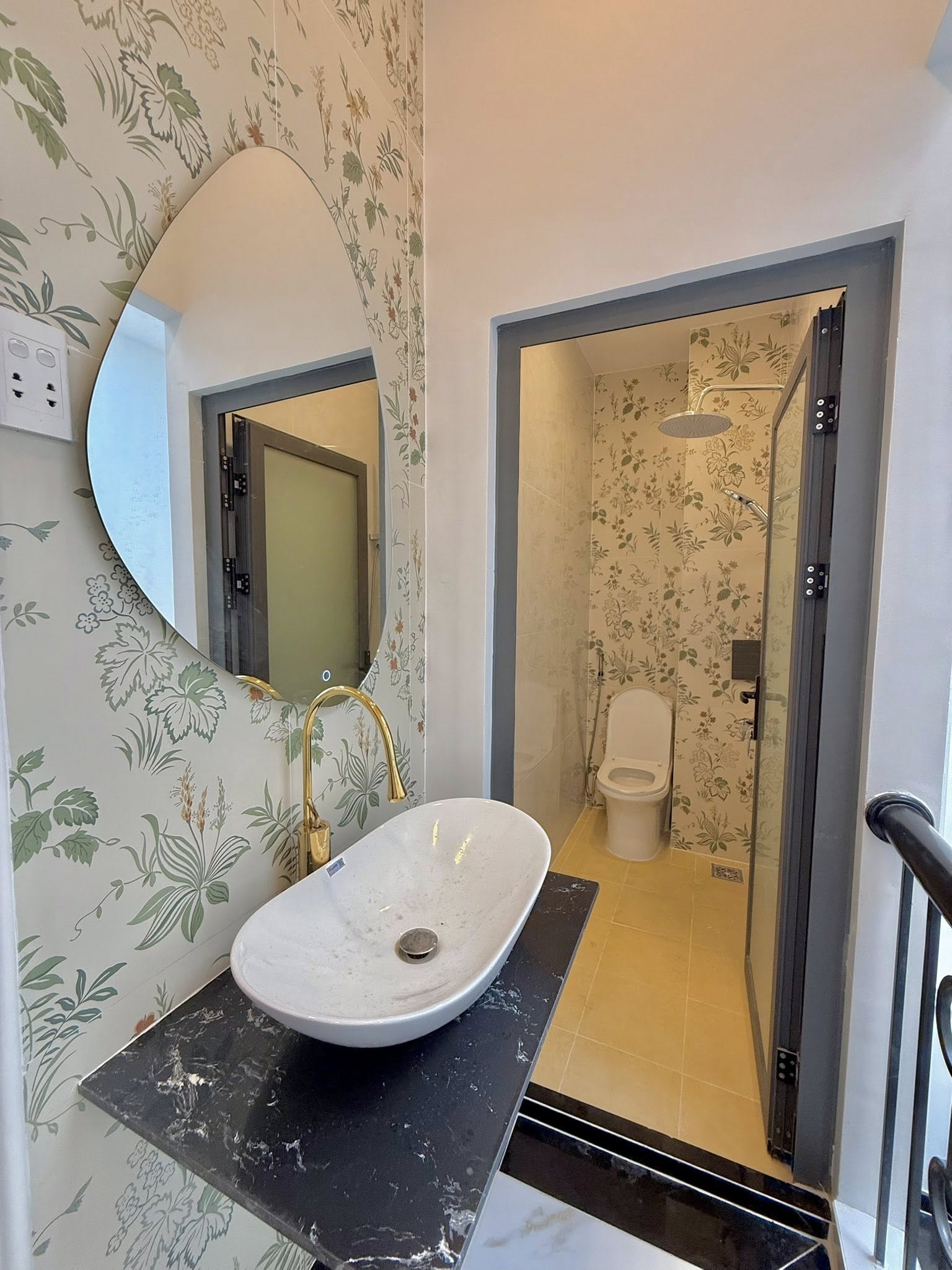 ban-nha-pho-dao-thanh-thiet-ke-tan-co-dien-68m2