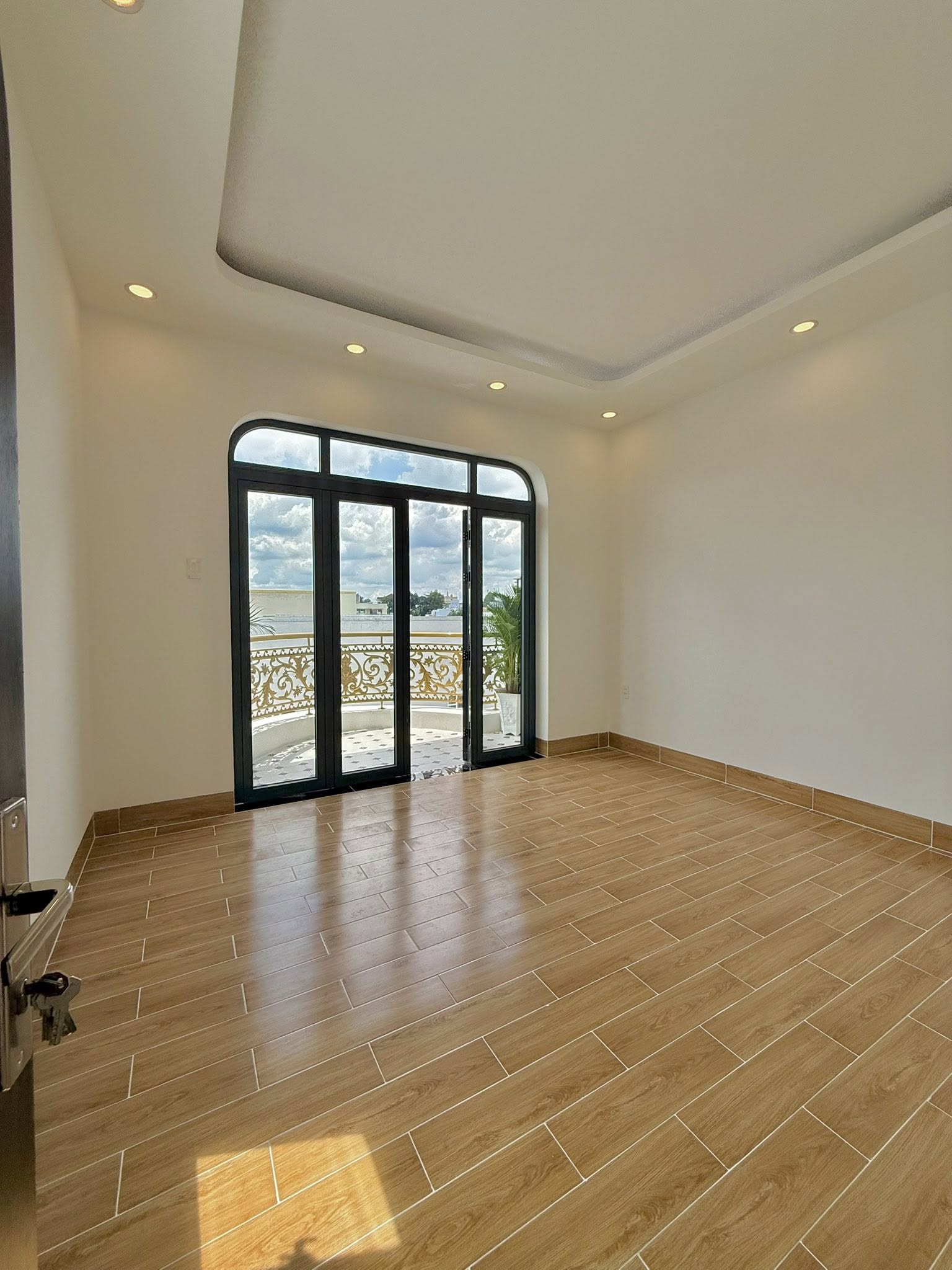 ban-nha-pho-dao-thanh-thiet-ke-tan-co-dien-68m2