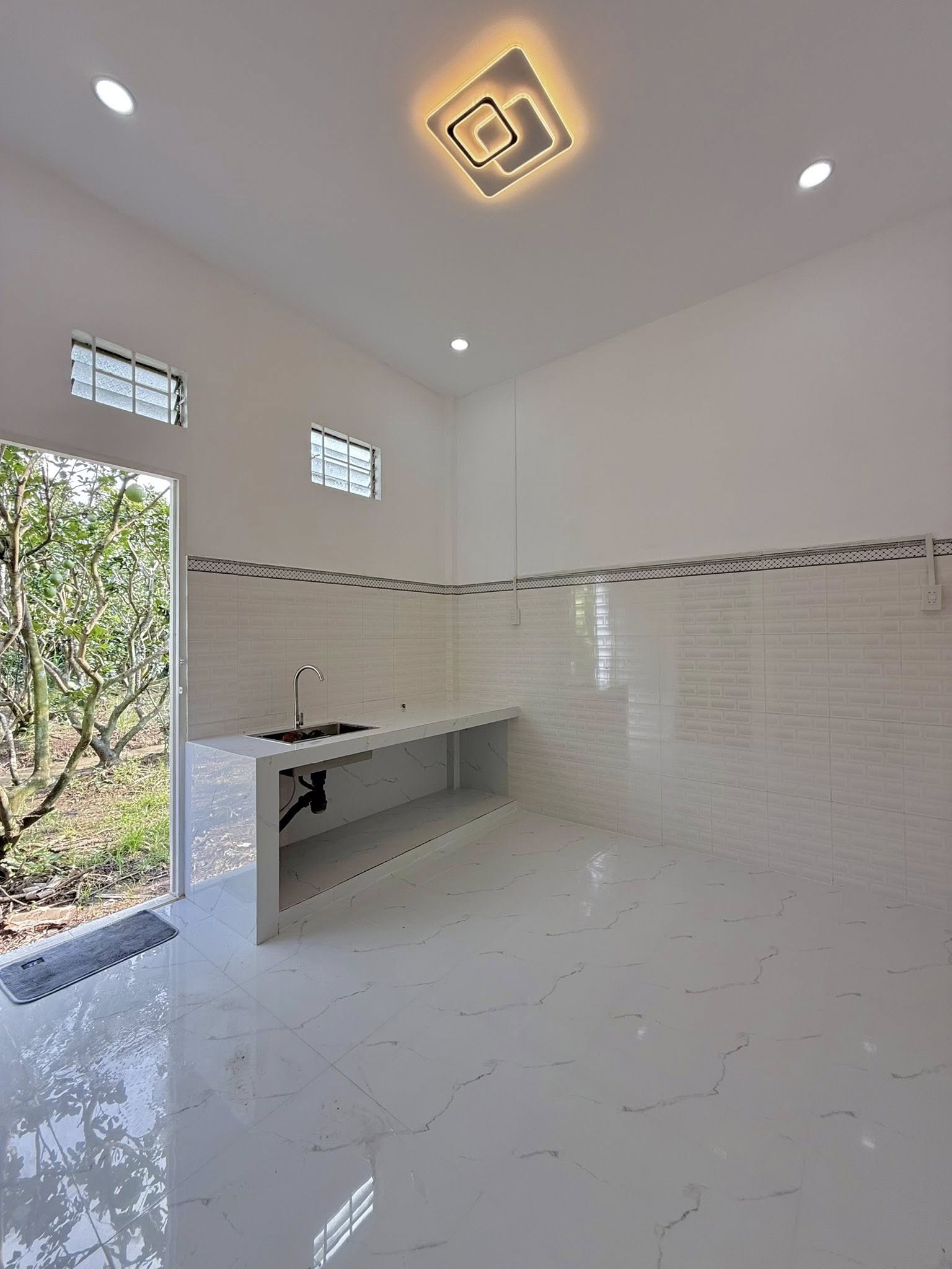 ban-nha-pho-my-phong-gan-nga-4-cha-sau-90m2