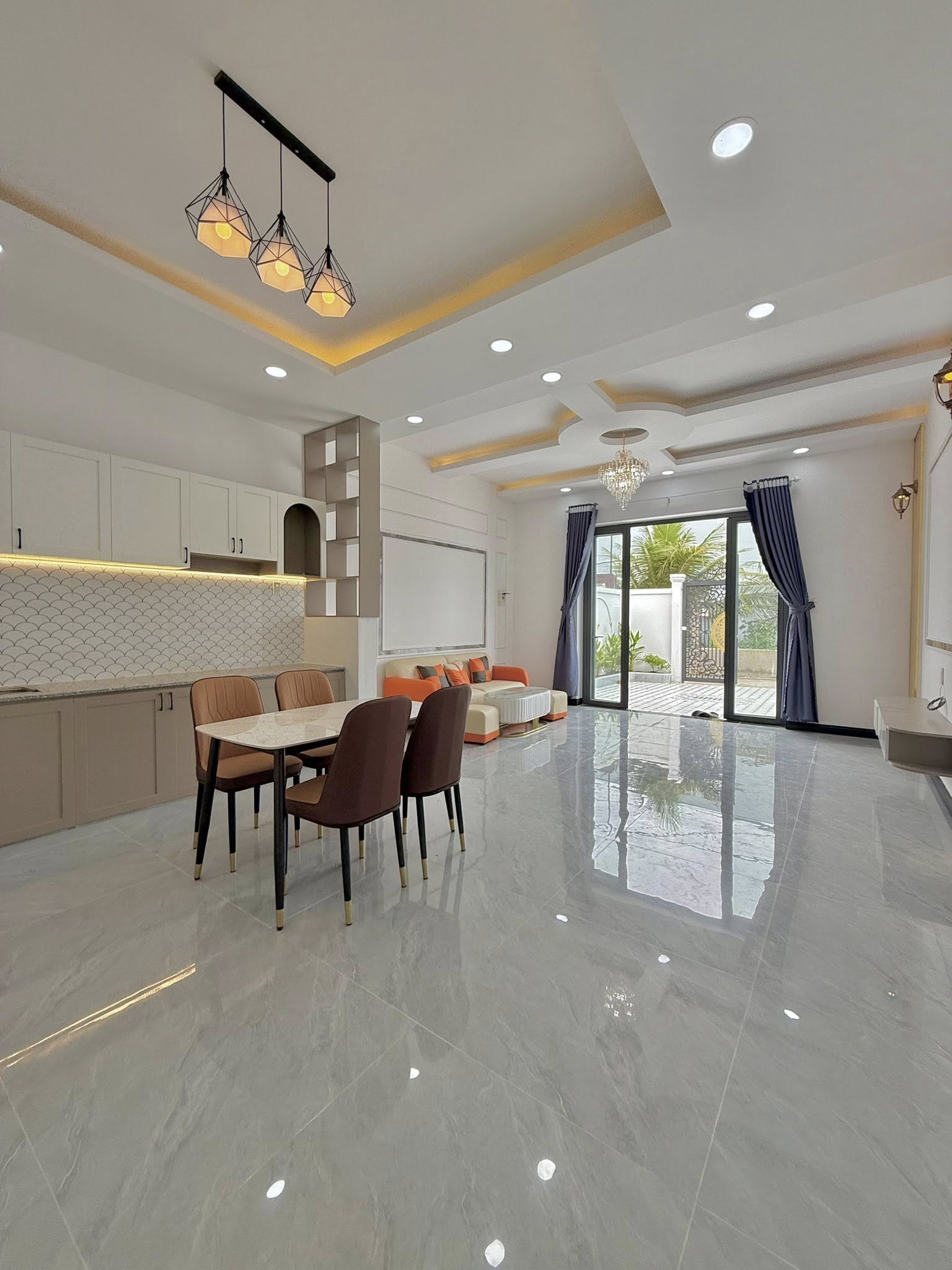 ban-nha-pho-my-phong-tan-co-dien-100m2