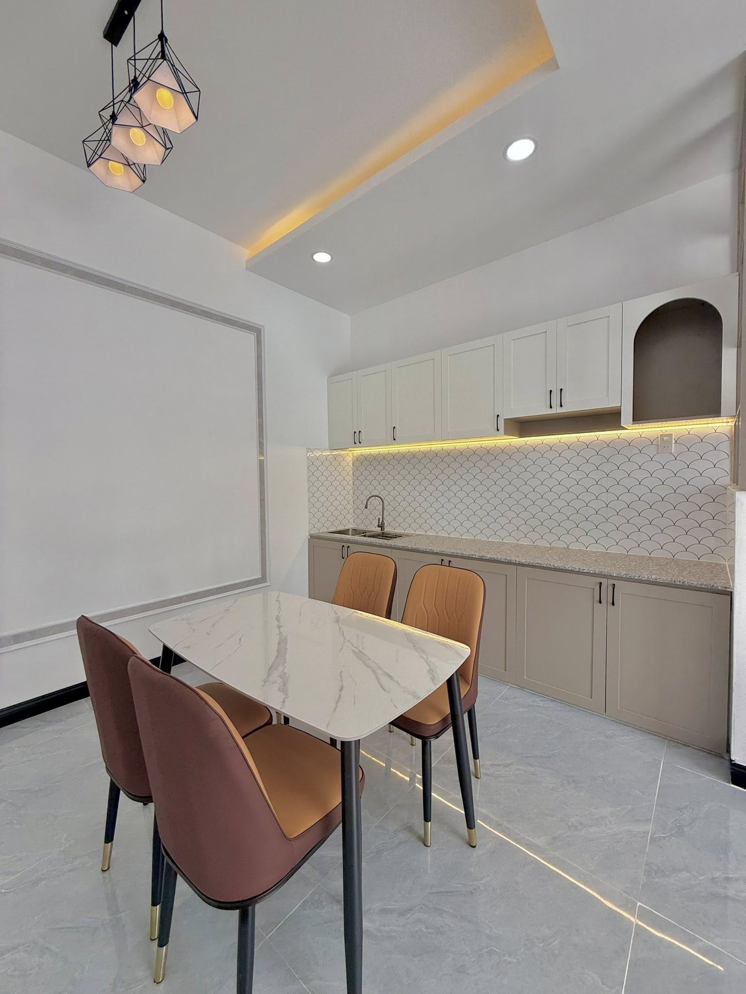 ban-nha-pho-my-phong-tan-co-dien-100m2