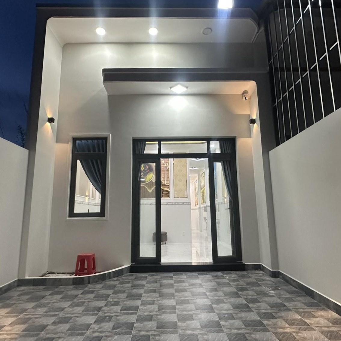 ban-nha-pho-tan-huong-gan-kcn-long-giang-103m2