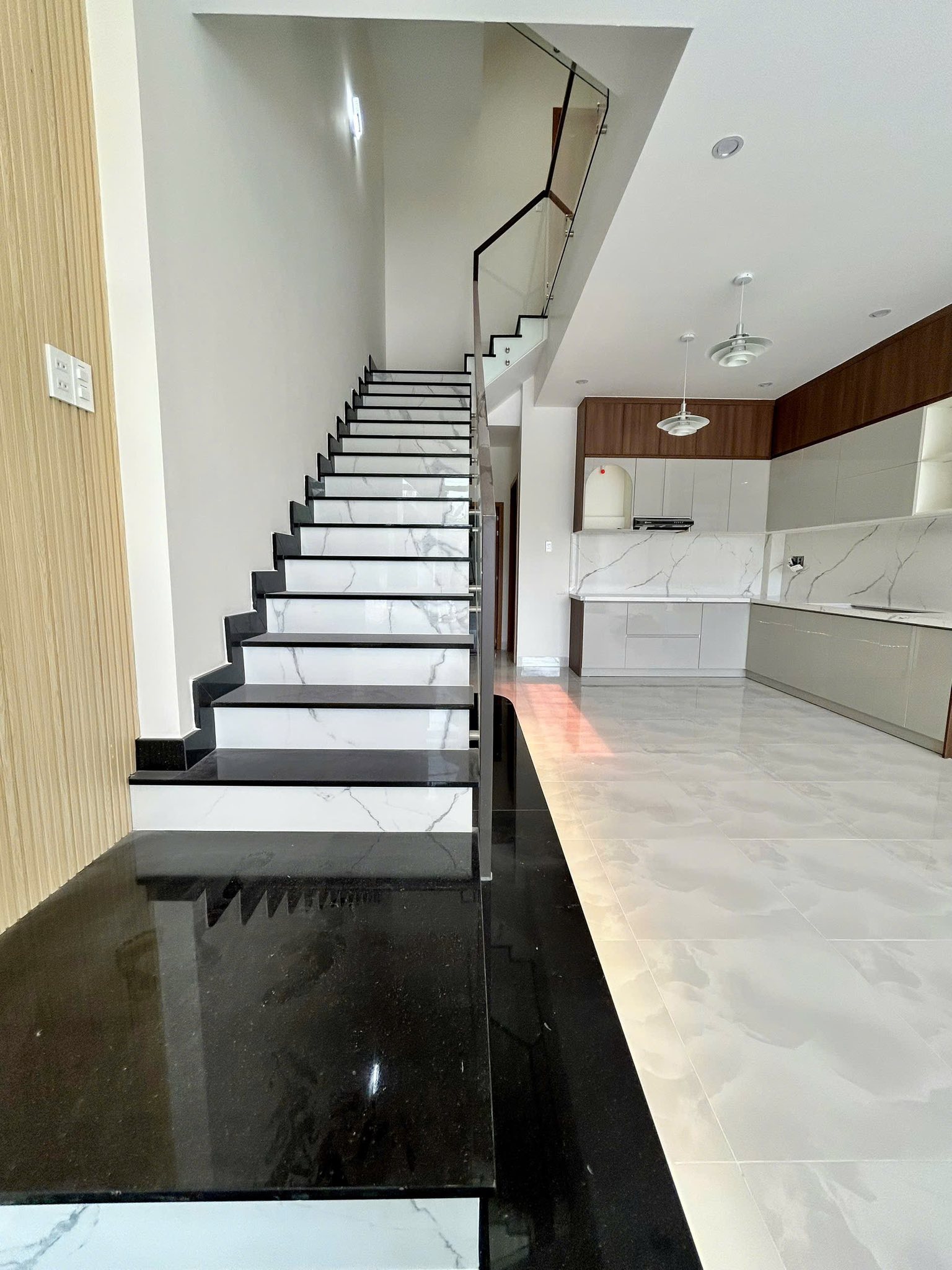 ban-nha-pho-trung-an-dep-gia-tot-tang-full-noi-that-100m2