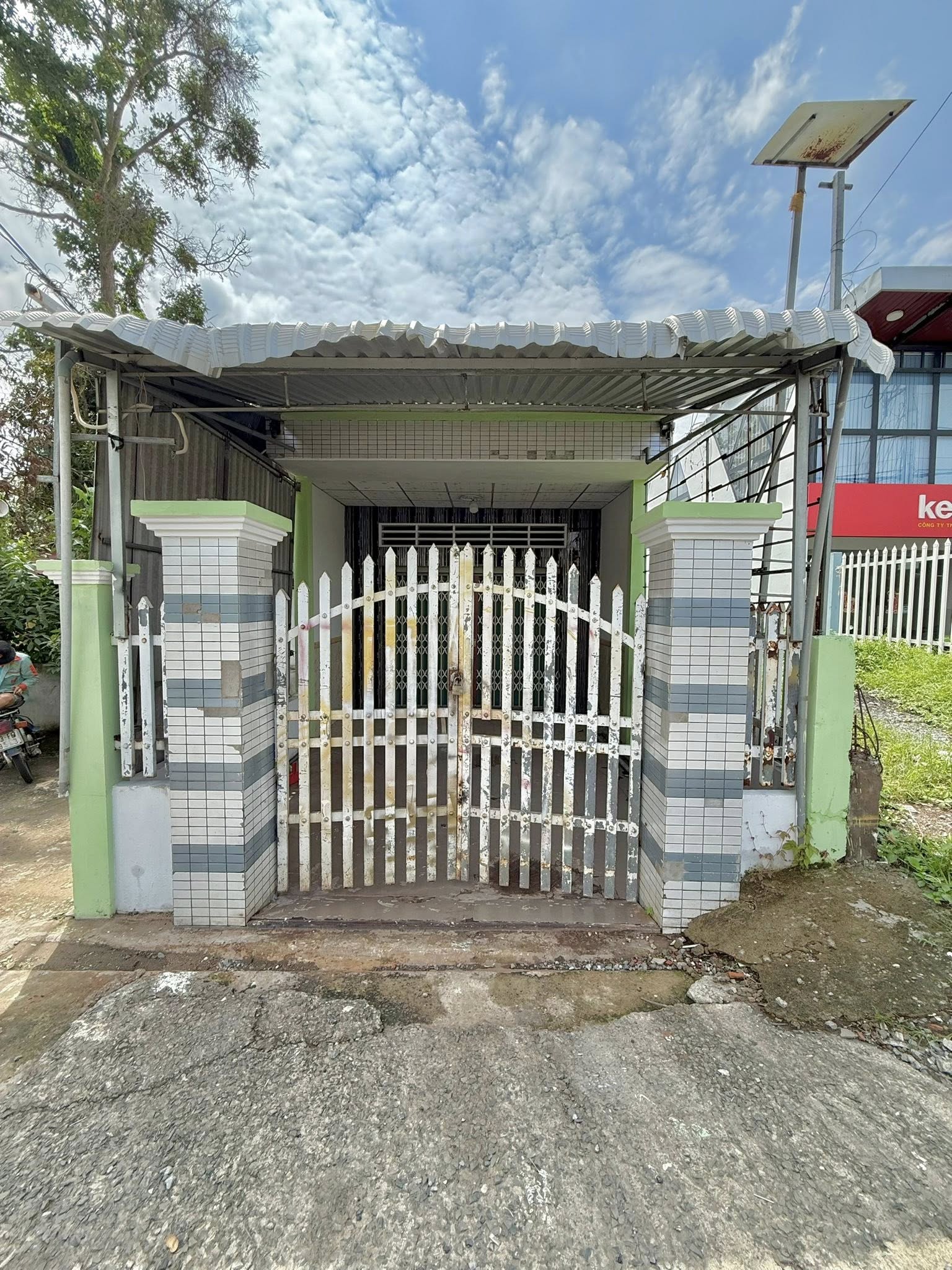 cho-thue-nha-mat-tien-ql50-100m2