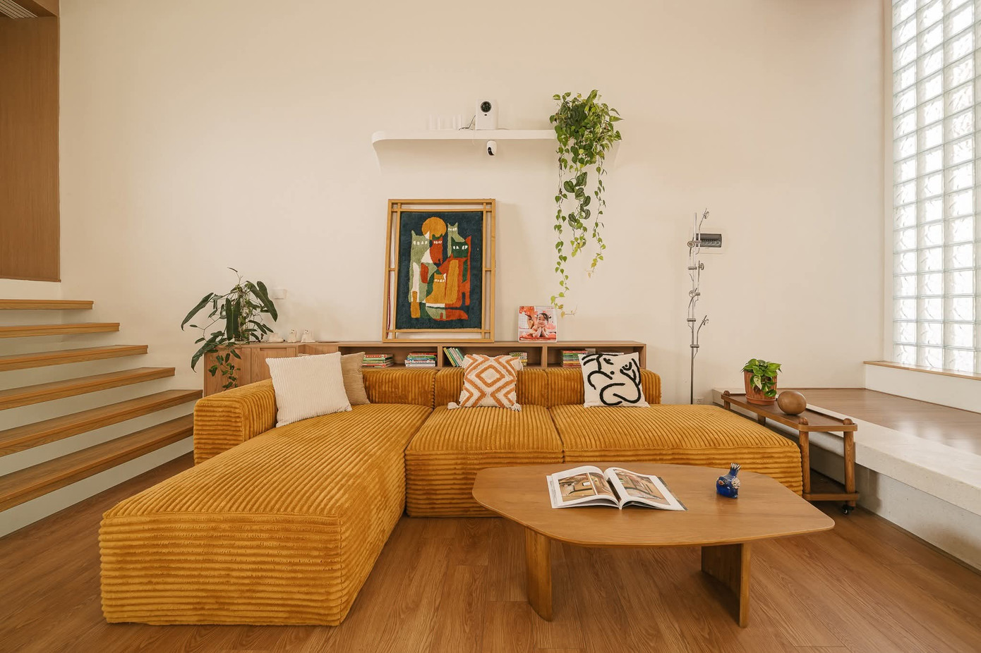 Chiêm Ngưỡng Ngôi Nhà 50m2 Tại Hà Nội: Bản Giao Hưởng Màu Sắc Giữa Lòng Đô Thị