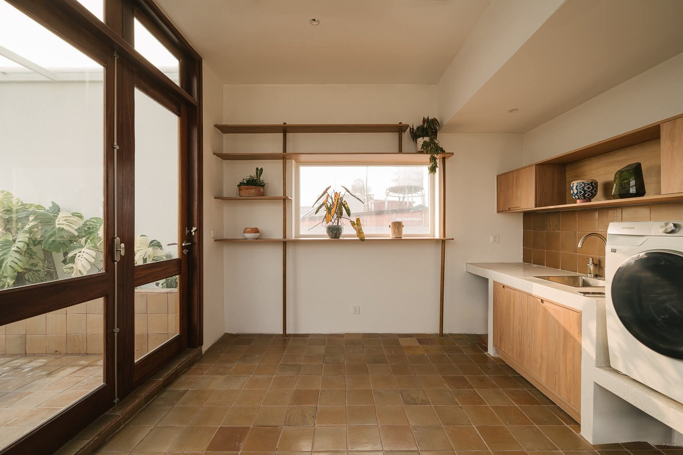 Chiêm Ngưỡng Ngôi Nhà 50m2 Tại Hà Nội: Bản Giao Hưởng Màu Sắc Giữa Lòng Đô Thị